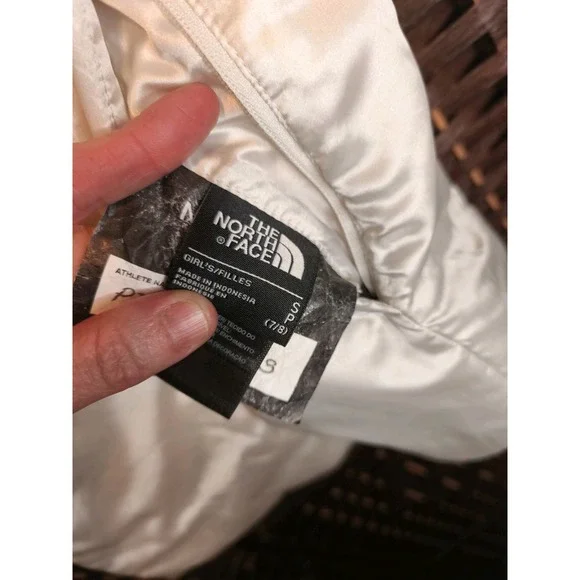 The North Face Kids White Puffer Jacket - Picture 9 of 11